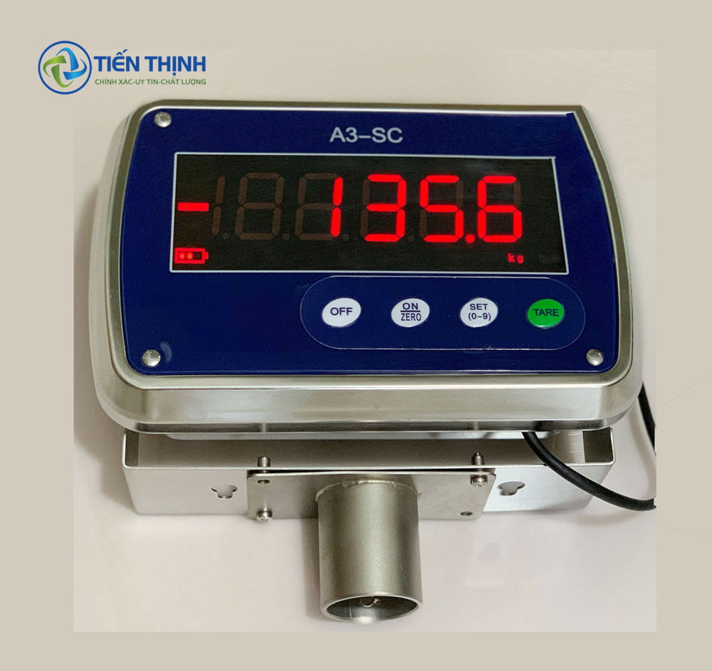 Cân điện tử kỹ thuật số hiển thị số -18.885.6 trên màn hình LED đỏ.