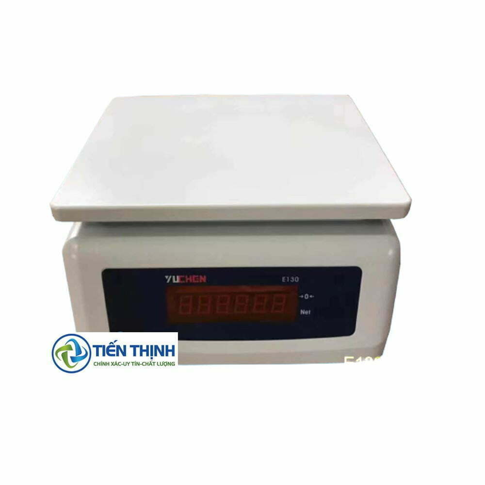 Cân điện tử YuChen màu trắng với màn hình số hiển thị rõ ràng.