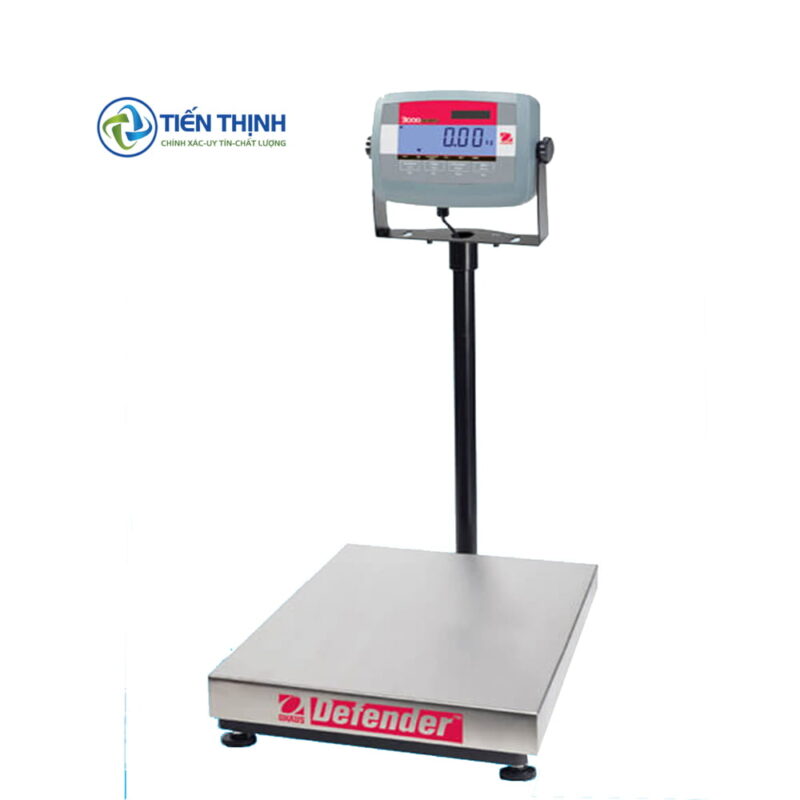 Cân điện tử công nghiệp với màn hình số và khung trụ chắc chắn.