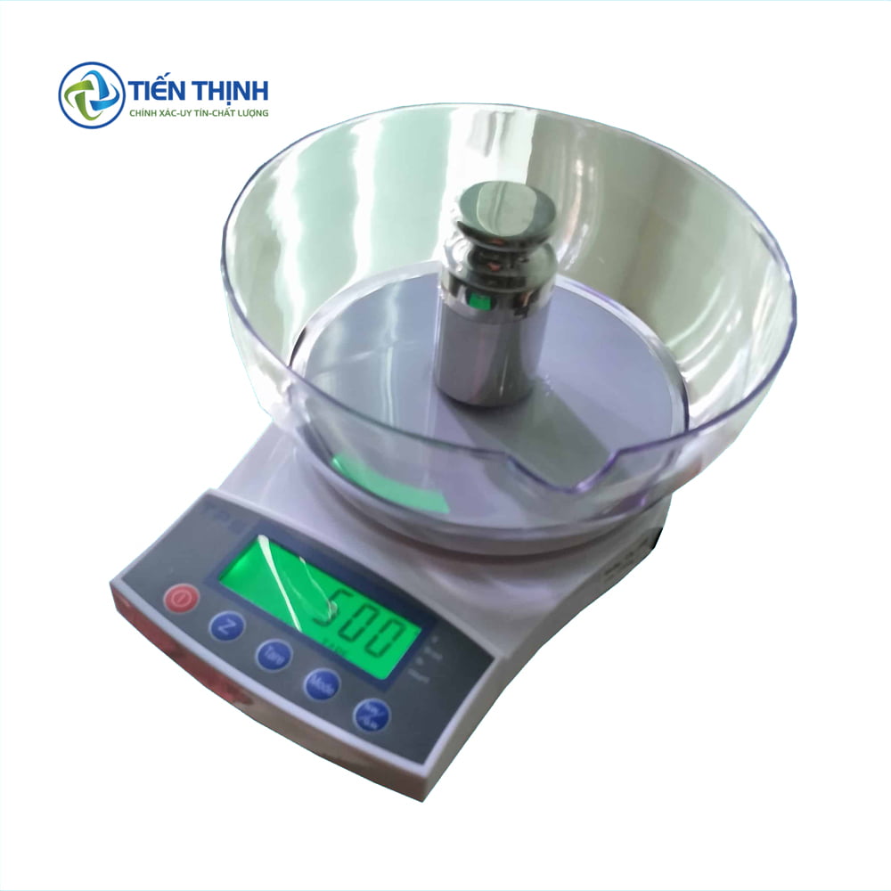 Cân tiểu ly điện tử với bát cân trong suốt, hiển thị số rõ ràng.