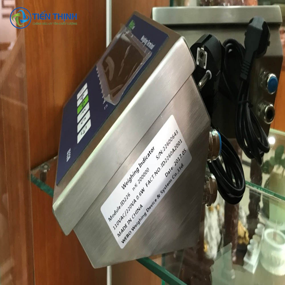 Thiết bị chỉ thị cân điện tử, vỏ inox, hiển thị rõ ràng các thông số kỹ thuật.