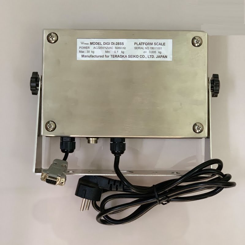 Mặt sau cân điện tử Teroka Seiko, các cổng kết nối và thông số kỹ thuật.