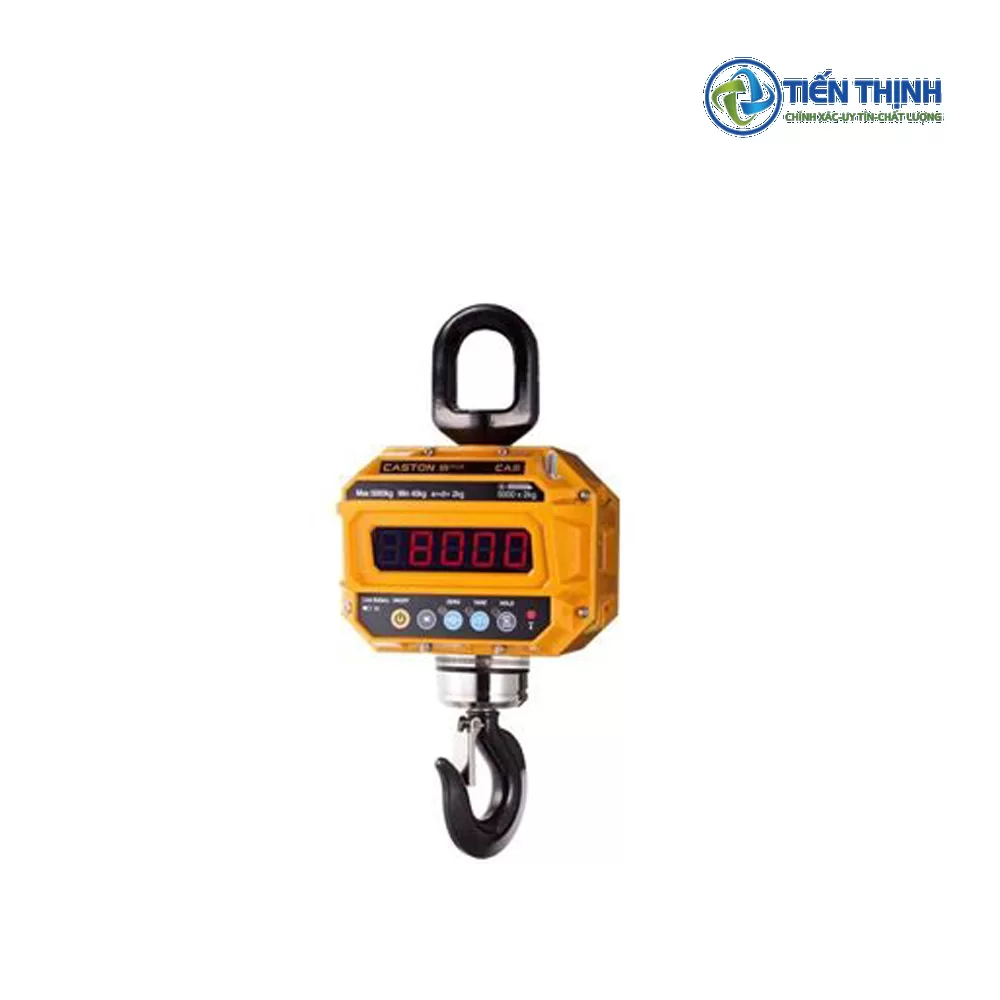 Cân treo điện tử màu vàng, hiển thị số 8000, dùng trong công nghiệp.