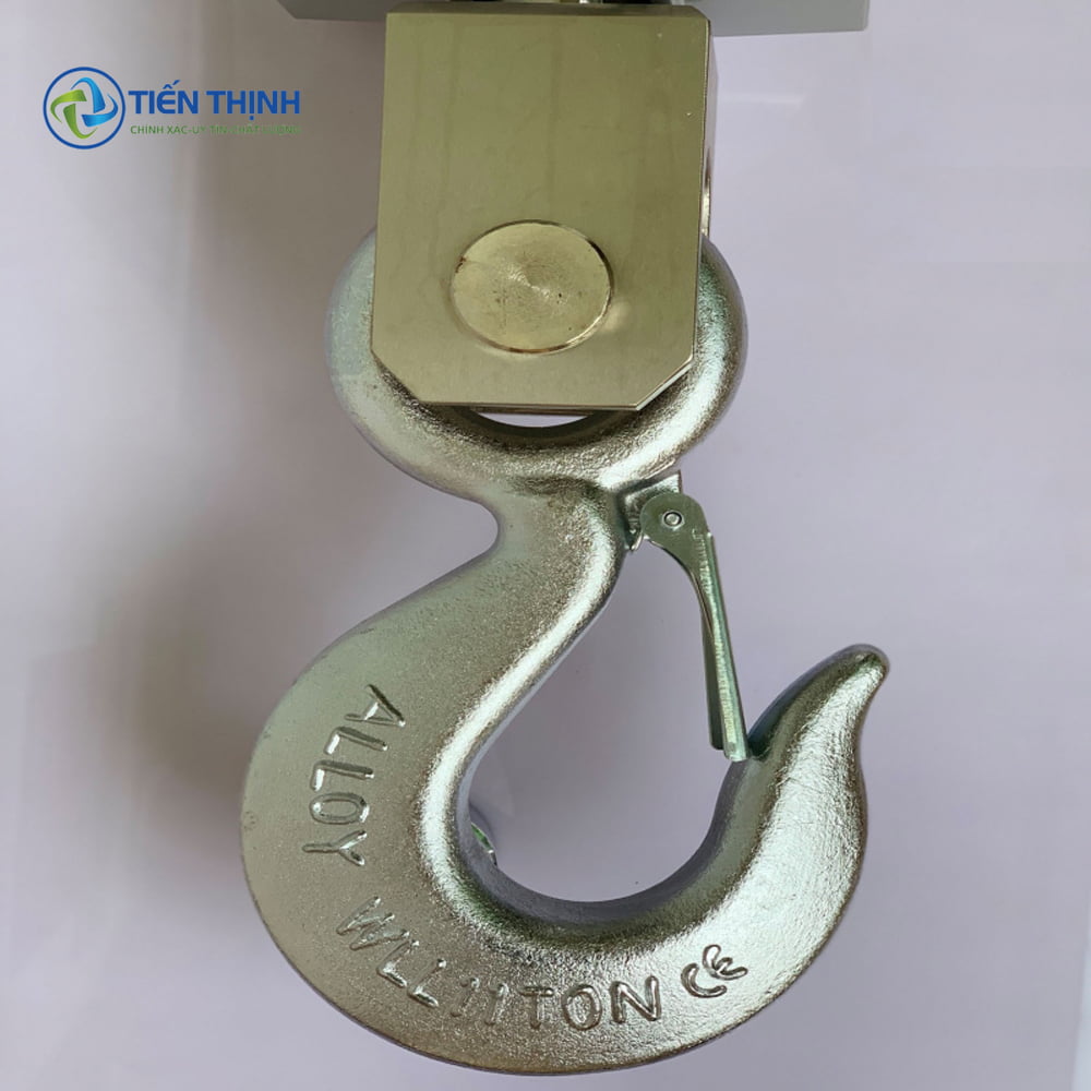 Móc cẩu kim loại sáng bóng, chịu lực lớn, dùng trong công nghiệp.