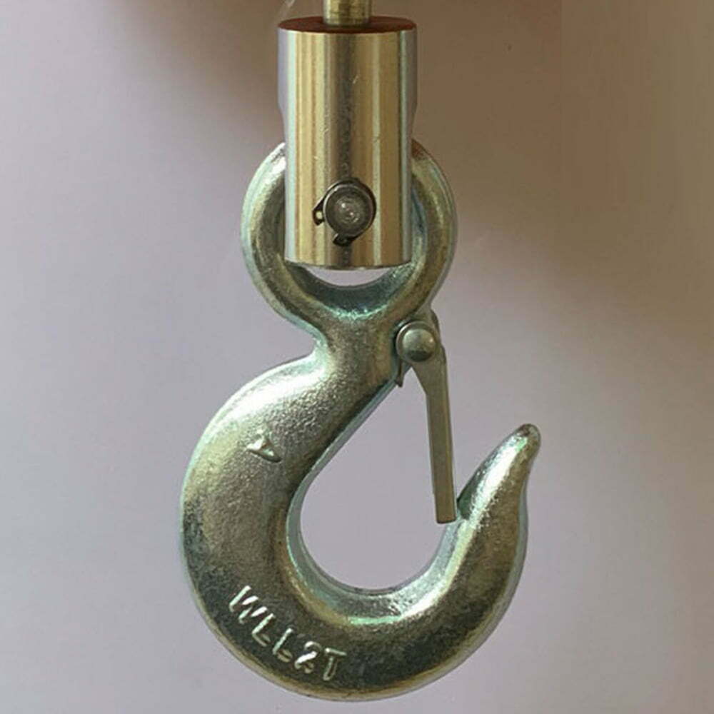 Móc treo kim loại sáng bóng, dùng trong công nghiệp nâng hạ.