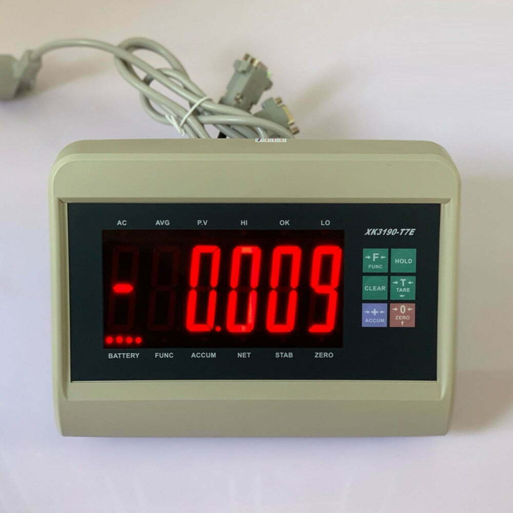 Màn hình hiển thị số điện tử màu đỏ trên thiết bị cân đo.