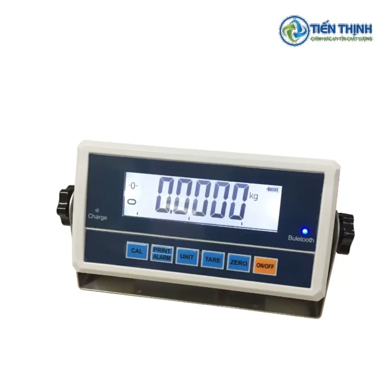 Màn hình cân điện tử trắng, hiển thị số đỏ, nhiều nút chức năng.