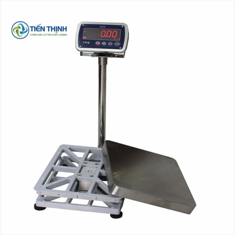 Cân điện tử sàn inox với màn hình hiển thị số màu đỏ, thiết kế công nghiệp.