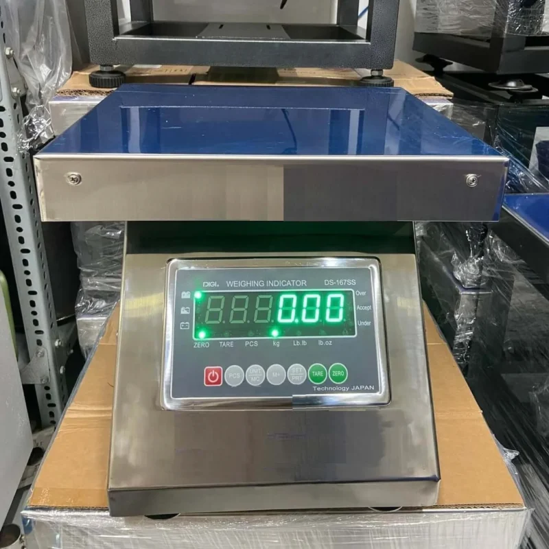 Cân điện tử công nghiệp với màn hình hiển thị số rõ ràng.