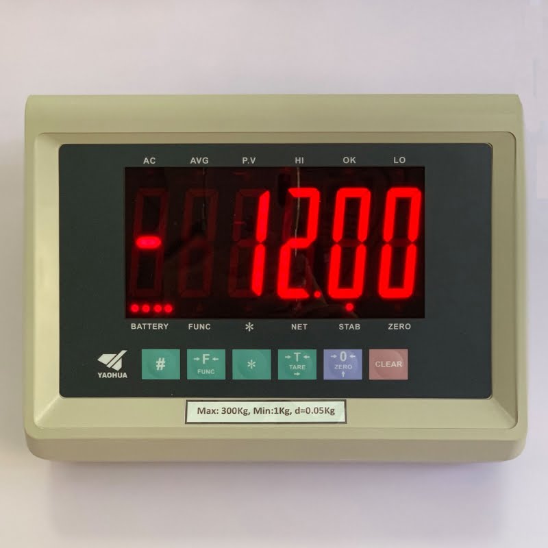 Đồng hồ hiển thị số màu đỏ trên nền đen, dùng trong cân điện tử.