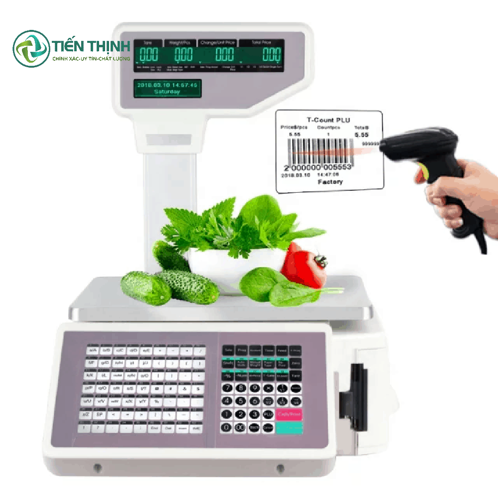 Cân điện tử tính tiền với rau củ và máy quét mã vạch.