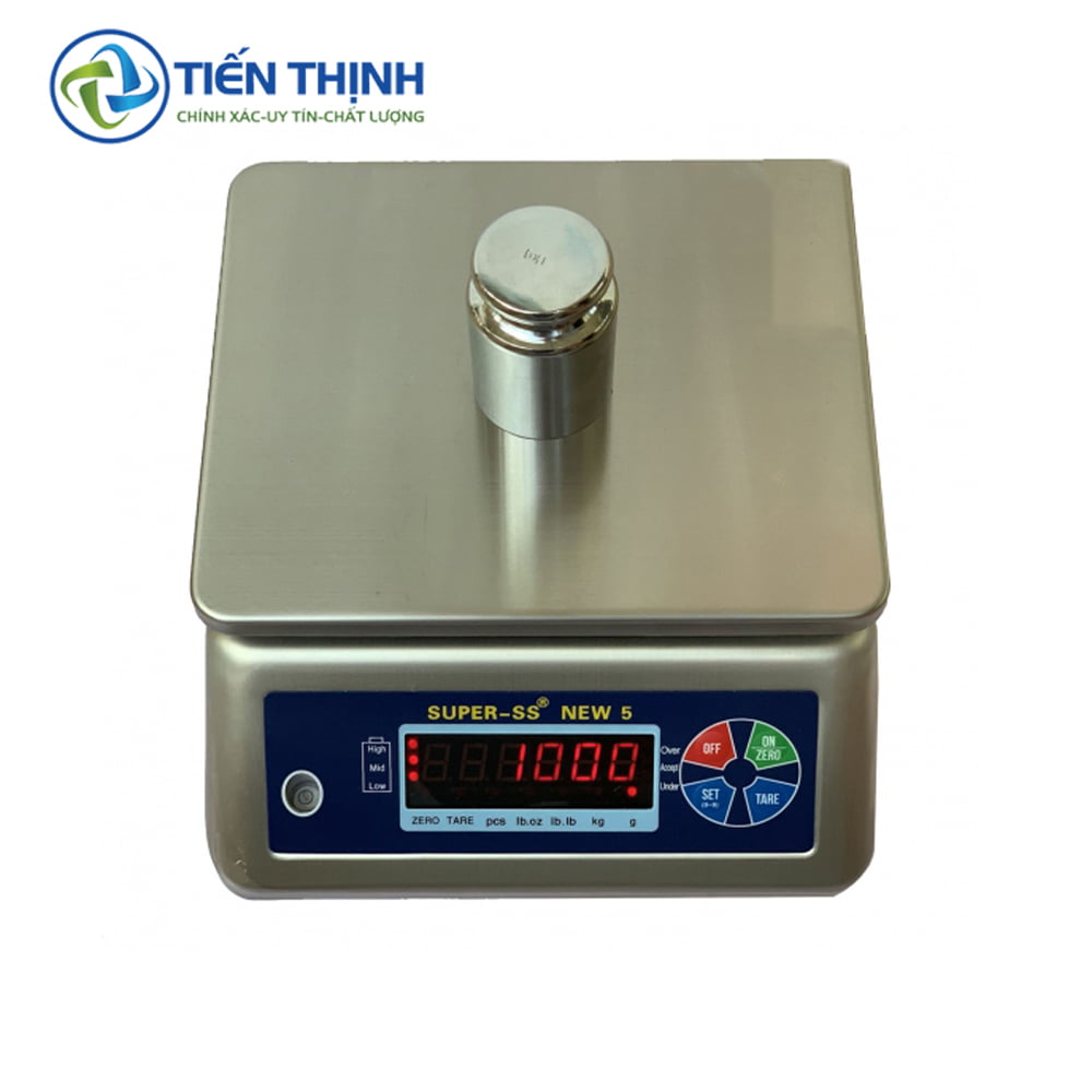 Cân điện tử inox trắng, màn hình số đỏ, thiết kế hiện đại, chính xác.