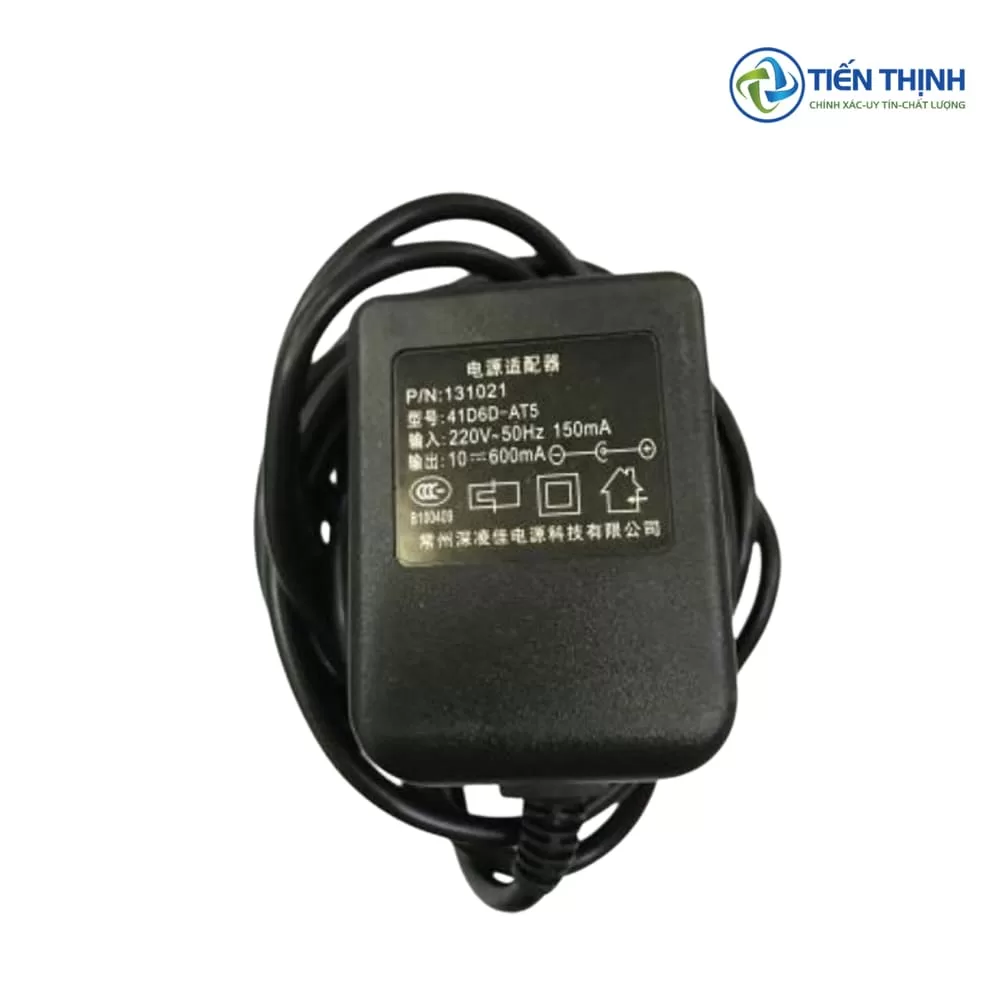 Bộ sạc điện đen hình hộp chữ nhật, dây đen dài, có thông số kỹ thuật.