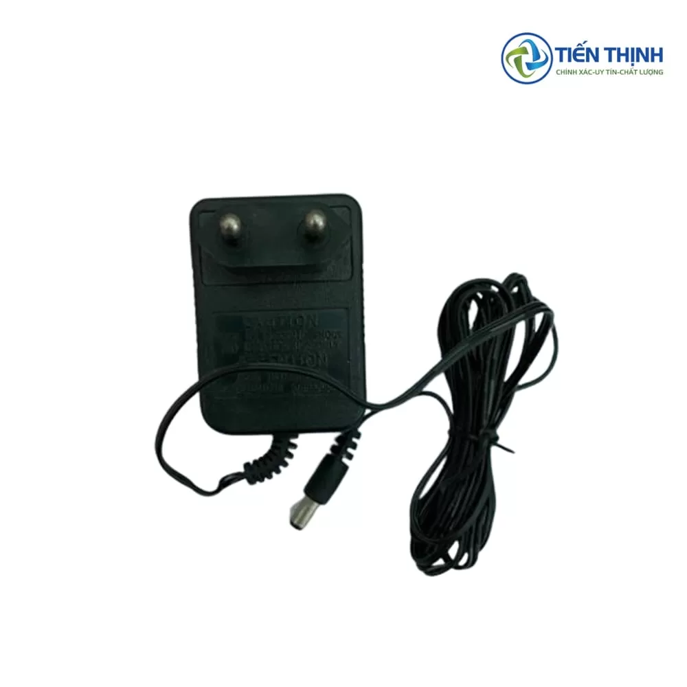 Adapter sạc điện màu đen, có dây kết nối và chân cắm.