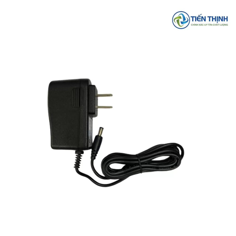 Cục sạc điện thoại màu đen đơn giản, nhỏ gọn.