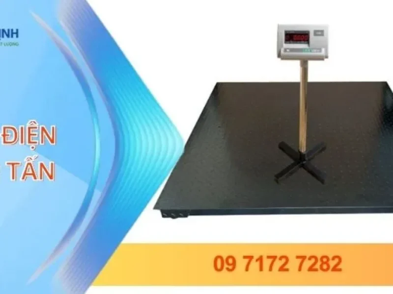 Cân điện tử sàn lớn, dùng trong công nghiệp, có màn hình hiển thị số.